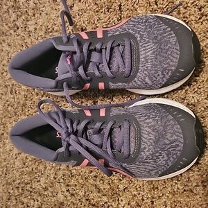 Asics running shoes grey and pink US  sz 7.5 like new
